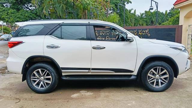 https://images10.gaadi.com/usedcar_image/4508958/original/processed_2ebfe3d01b1f1eb2a99292241ec2ad29.jpg?imwidth=6401