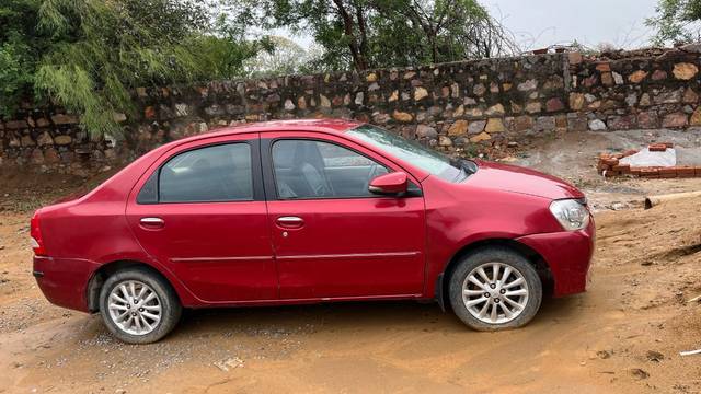 https://images10.gaadi.com/usedcar_image/4508962/original/5d541692-13a4-4401-9f88-7f36ec550fc9.jpg?imwidth=6401