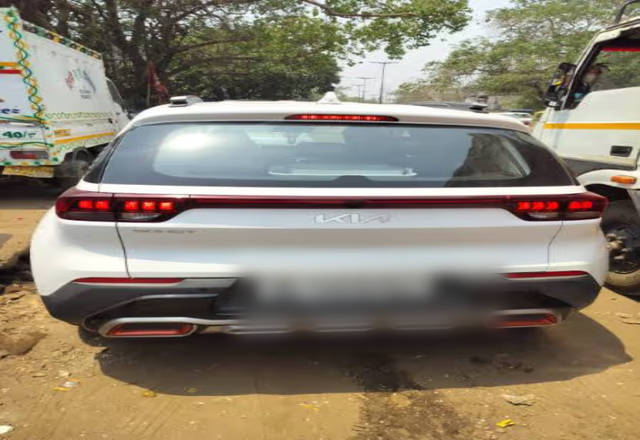 https://images10.gaadi.com/usedcar_image/4508985/original/67fed97b-bcc1-4851-825a-d88600cb4c3f.?imwidth=6402