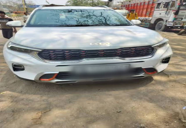 https://images10.gaadi.com/usedcar_image/4508985/original/a79204eb-ba19-49f4-a4a7-1f4351e1832a.?imwidth=6400