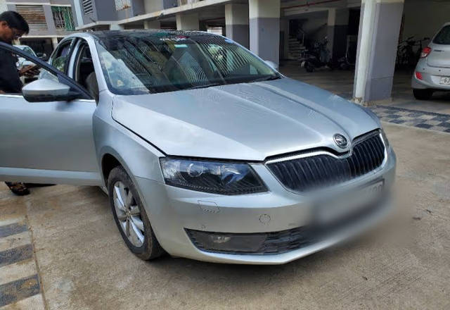 https://images10.gaadi.com/usedcar_image/4509043/original/9e61873b-5574-4ebd-b645-30ec0447e5ba.?imwidth=6400