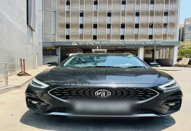 https://images10.gaadi.com/usedcar_image/4509045/original/28002873-d9ca-4034-9fc7-432ef508159d.?imwidth=6400