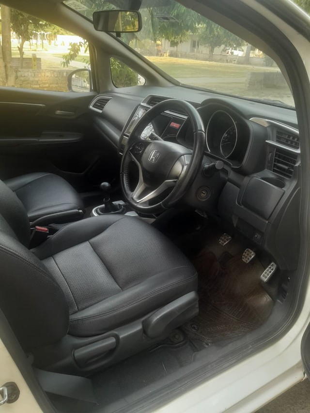 Second-hand 2015 Honda Jazz 1.5 VX i DTEC for sale in Faridabad-9