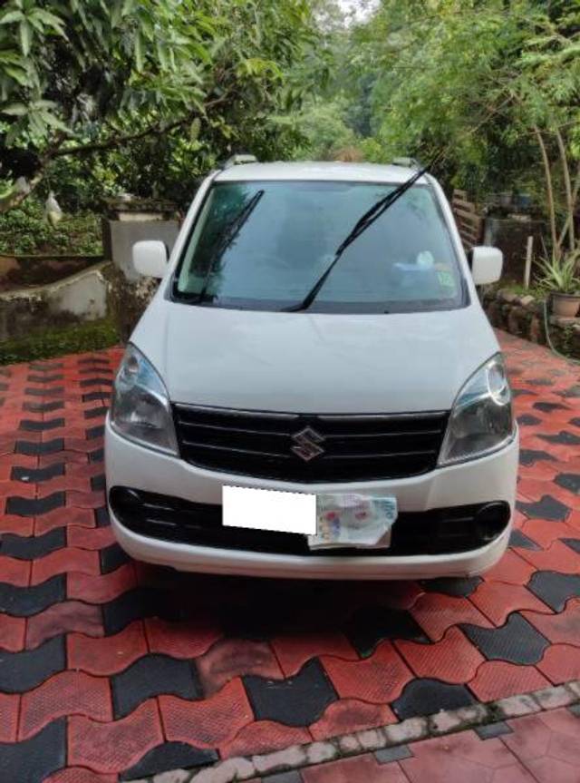 https://images10.gaadi.com/usedcar_image/4509101/original/processed_8dcc8c58-f44b-4623-92c4-b238f6d46198.jpg?imwidth=6400