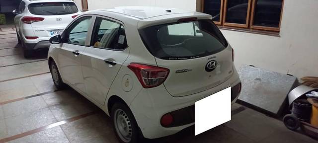 https://images10.gaadi.com/usedcar_image/4509186/original/processed_ea3100d6-e10b-415c-86ea-e2d7fde90306.jpg?imwidth=6402