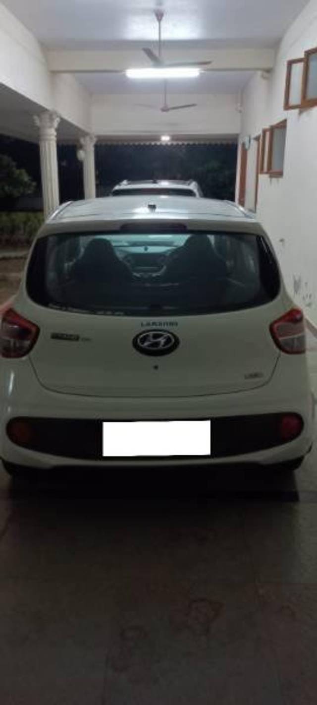 https://images10.gaadi.com/usedcar_image/4509186/original/processed_fda64110-54e8-4904-b362-b04d937935b7.jpg?imwidth=6401