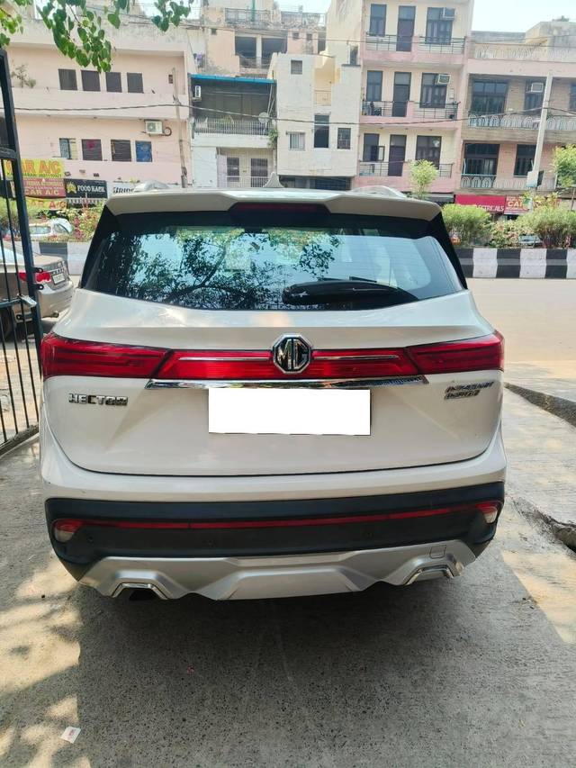 https://images10.gaadi.com/usedcar_image/4509196/original/processed_2075e8f746ac330cc5d68e6ecde274c8.jpg?imwidth=6401