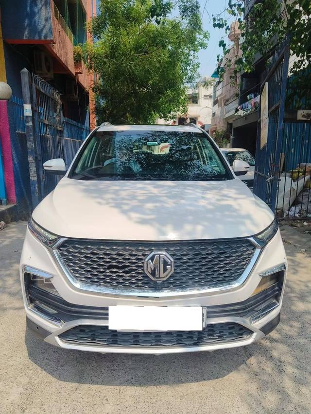 https://images10.gaadi.com/usedcar_image/4509196/original/processed_d8c80f0f6943ffba60cb16a62c5c5ef0.jpg?imwidth=6402