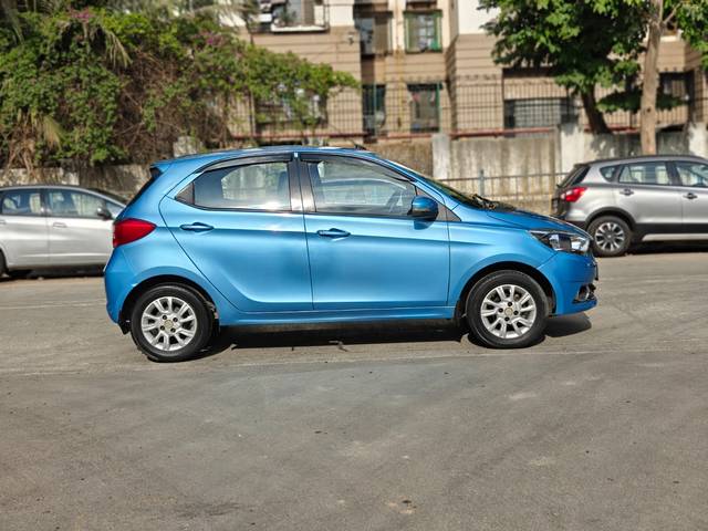 https://images10.gaadi.com/usedcar_image/4509207/original/3fe2e5f8b5d193b0ae14856a6e253fe0.jpg?imwidth=6401