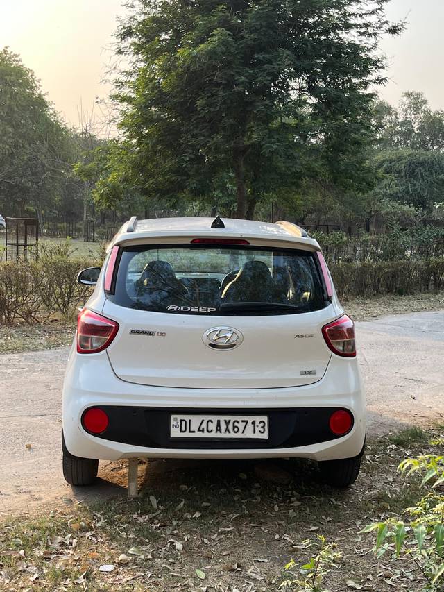 https://images10.gaadi.com/usedcar_image/4509254/original/563e09bdc28f9b1ed646d6b0e1a933b3.jpg?imwidth=6402