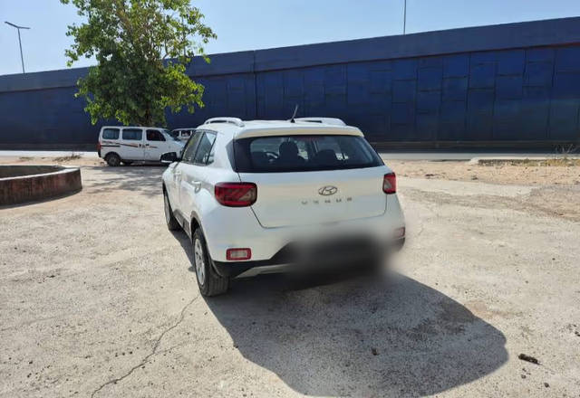 https://images10.gaadi.com/usedcar_image/4509257/original/ff9cfd1d-9a0a-4448-8776-26c454be4860.?imwidth=6402