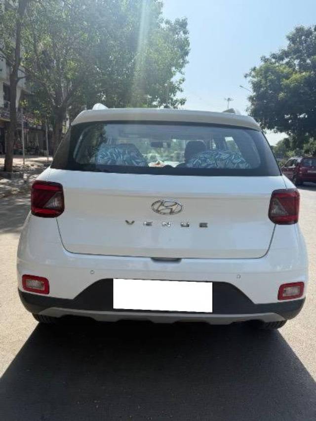 https://images10.gaadi.com/usedcar_image/4509287/original/processed_c2be5c43-25ad-4b37-a789-bf8a245d929d.jpeg?imwidth=6401