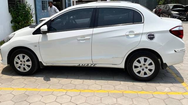 https://images10.gaadi.com/usedcar_image/4509292/original/processed_b45dfd4d-245b-4a8f-8583-92a3c5e67e8d.jpeg?imwidth=6402