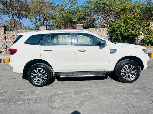 https://images10.gaadi.com/usedcar_image/4509294/original/e984dacdc0c14e0cd2c713fe1c9f1fca.jpg?imwidth=6401