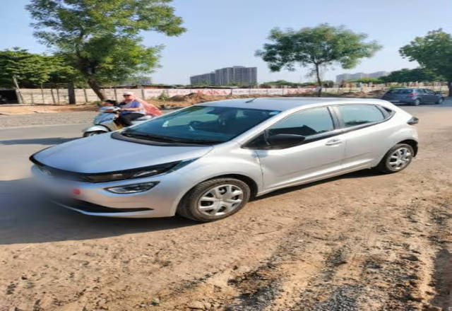 https://images10.gaadi.com/usedcar_image/4509339/original/d4f7c082-7a4e-4e37-ab5f-5b6bc1701baa.?imwidth=6401