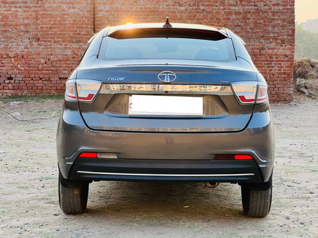 https://images10.gaadi.com/usedcar_image/4509358/original/processed_07265506529d044dba1941632b96fe28.jpg?imwidth=6402