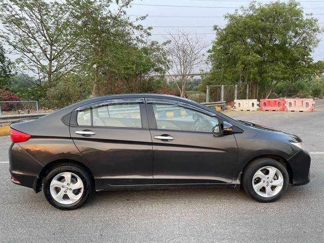https://images10.gaadi.com/usedcar_image/4509359/original/95d40a83d555a822ef08477ce09920c0.jpg?imwidth=6401