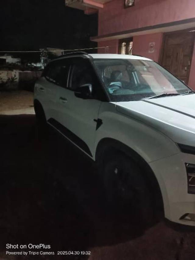 https://images10.gaadi.com/usedcar_image/4509365/original/processed_b129faa2-6505-43f3-8f11-10d6572f9e1f.jpg?imwidth=6400