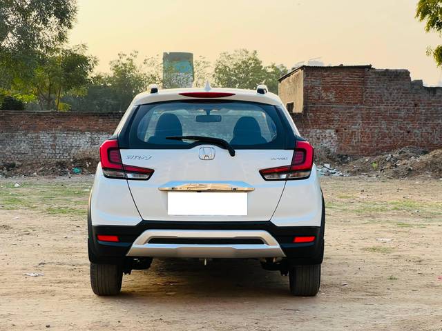 https://images10.gaadi.com/usedcar_image/4509367/original/processed_c2f28bc1606ab9034bf02e4e17a479cf.jpg?imwidth=6402