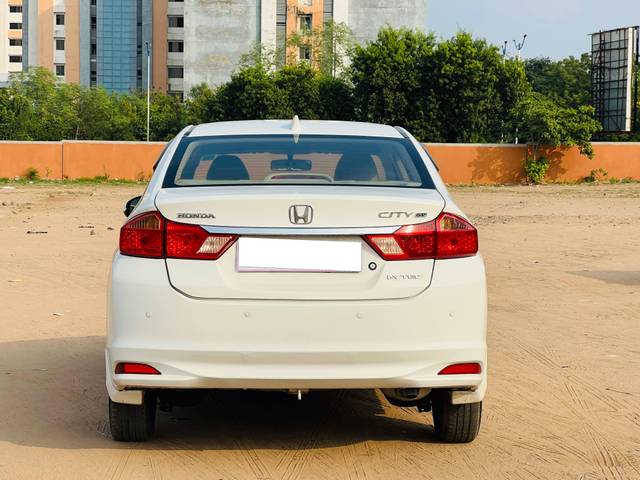 https://images10.gaadi.com/usedcar_image/4509368/original/processed_9539e6c683924f1b70f8a861379f9831.jpg?imwidth=6402
