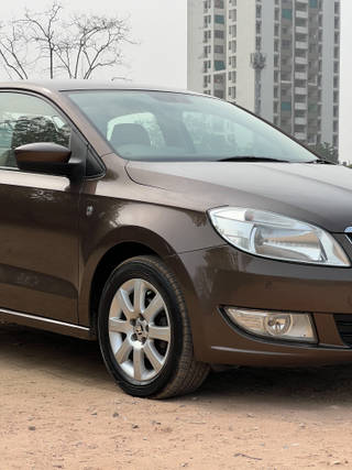 Skoda Rapid 2014-2016 Skoda Rapid 1.5 TDI AT Ambition