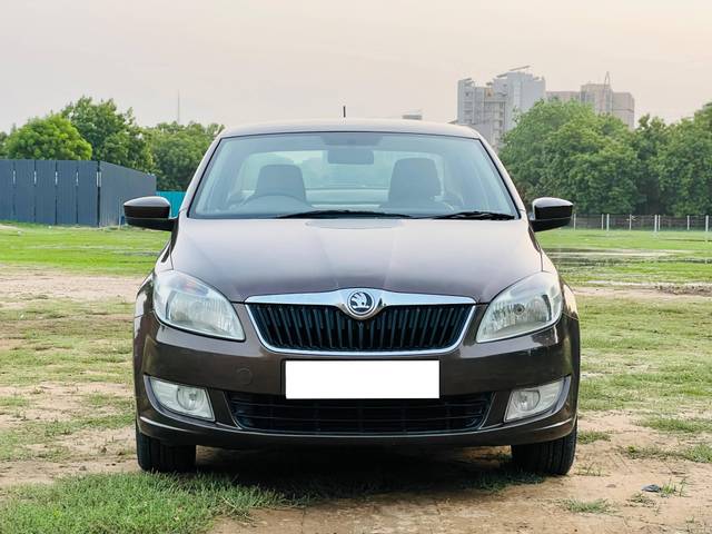 https://images10.gaadi.com/usedcar_image/4509378/original/processed_caea218535c7731209f152d366759706.jpg?imwidth=6400