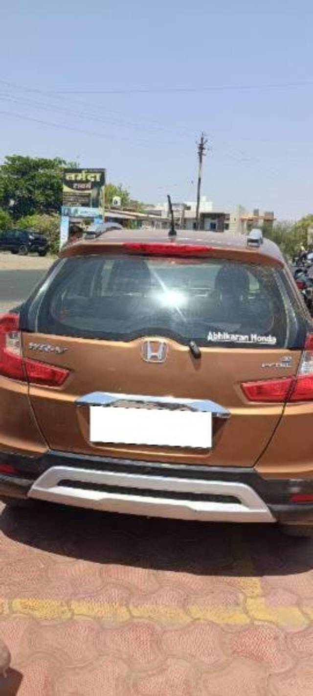 https://images10.gaadi.com/usedcar_image/4509379/original/processed_a86e3813-c699-441f-b1b0-8470cddbb8ef.jpg?imwidth=6402