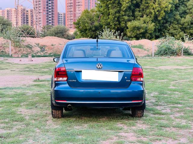 https://images10.gaadi.com/usedcar_image/4509380/original/processed_0df33d138da86d68abcb40810bc45edc.jpg?imwidth=6402