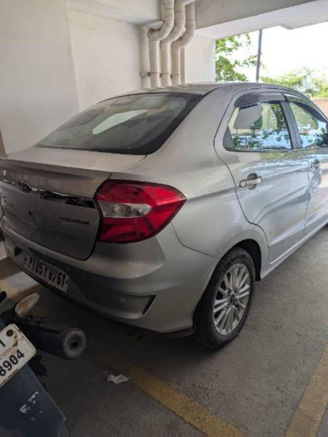 https://images10.gaadi.com/usedcar_image/4509398/original/processed_3437a90e-7a8f-44fd-96e2-83e8b4c4a733.jpg?imwidth=6401