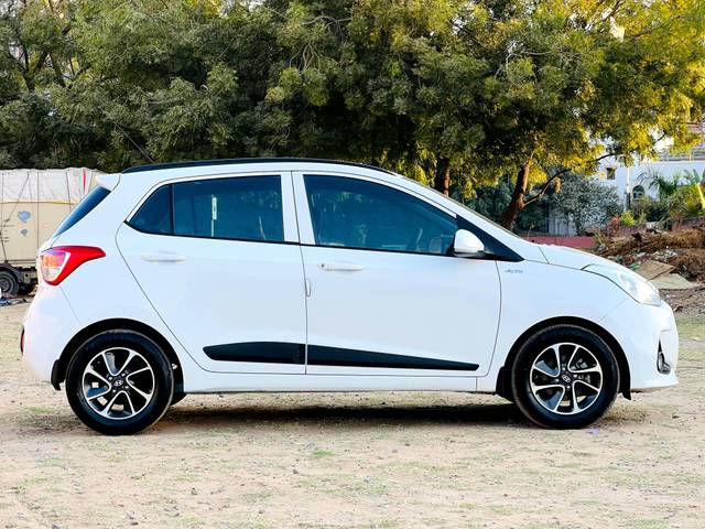 https://images10.gaadi.com/usedcar_image/4509426/original/processed_77afbb5208683ed5ed84b2357aab97b0.jpg?imwidth=6401