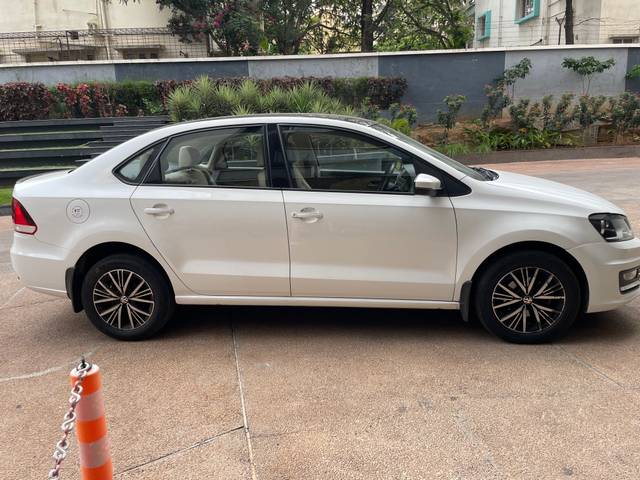https://images10.gaadi.com/usedcar_image/4509430/original/54e0c959f90500da318e814a779548e8.jpeg?imwidth=6401
