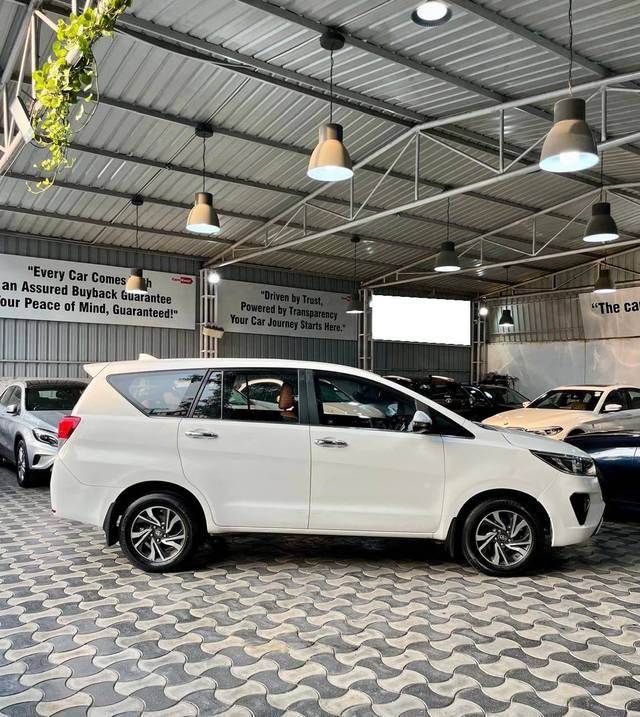 https://images10.gaadi.com/usedcar_image/4509444/original/processed_9517bfc49ea4fda92975cf1cfff74d8b.jpg?imwidth=6401