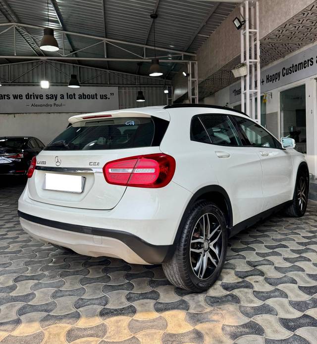 https://images10.gaadi.com/usedcar_image/4509481/original/processed_423efb9e31a89aa70be90859174357a0.jpg?imwidth=6402