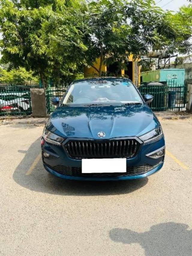 https://images10.gaadi.com/usedcar_image/4509505/original/processed_92cf3e69-b41c-4325-8649-c40533015092.jpeg?imwidth=6400