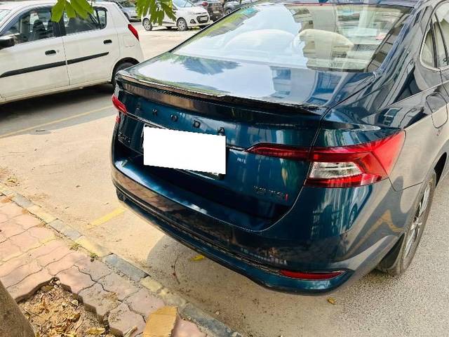 https://images10.gaadi.com/usedcar_image/4509505/original/processed_b7b796d0-90f3-4891-99fd-ebfdc14454fc.jpeg?imwidth=6402