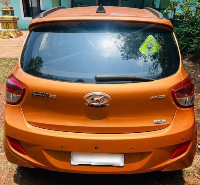 https://images10.gaadi.com/usedcar_image/4509508/original/processed_3775bc01-177b-4ff5-a23a-1017f5c39fbb.jpg?imwidth=6402