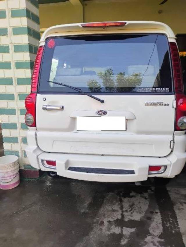 https://images10.gaadi.com/usedcar_image/4509517/original/processed_28c4fe4e-b7a7-40b3-a061-d01bc3a8915b.jpg?imwidth=6401