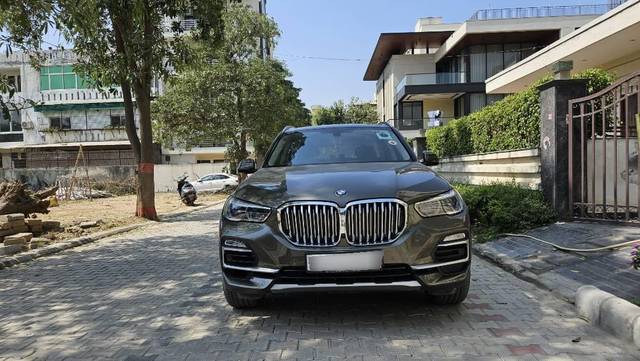 https://images10.gaadi.com/usedcar_image/4509560/original/processed_55a8f0ea-4e89-49c5-b733-22ed7c107e15.jpg?imwidth=6400