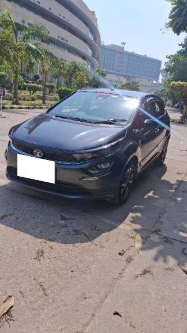https://images10.gaadi.com/usedcar_image/4509562/original/processed_c4ef667f-db53-4f83-a98e-57e6875117cd.jpg?imwidth=6401