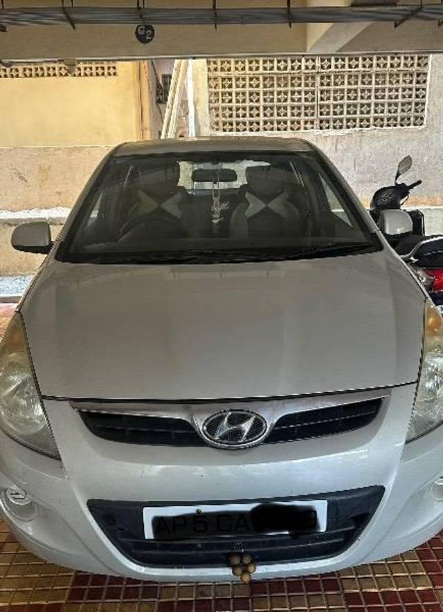 https://images10.gaadi.com/usedcar_image/4509574/original/processed_0525145b-45ea-4191-aed1-a2d1e6f63cd2.jpeg?imwidth=6400