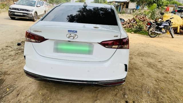 https://images10.gaadi.com/usedcar_image/4509584/original/processed_297e5245-beaf-4a4e-b36b-d9798fb20eb6.jpg?imwidth=6400