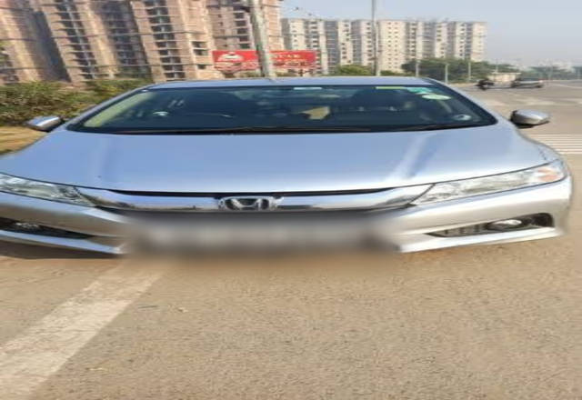 https://images10.gaadi.com/usedcar_image/4509586/original/844ef7e1-70d7-4cc9-af10-204155dd6278.?imwidth=6400