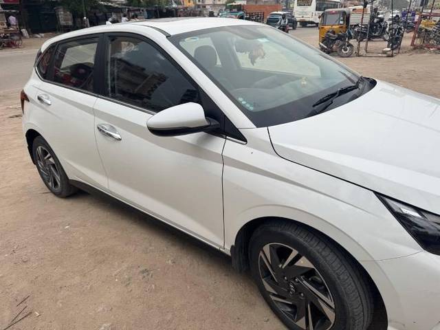 https://images10.gaadi.com/usedcar_image/4509604/original/processed_8b2055e6-b464-44e1-92d8-278831a1e65b.jpeg?imwidth=6401