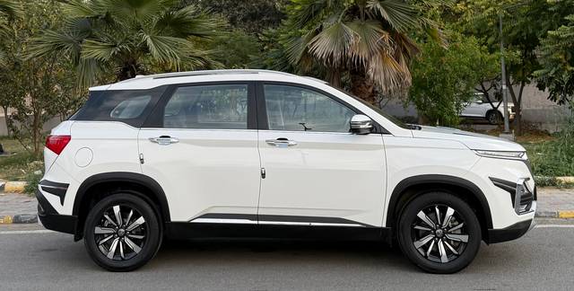 https://images10.gaadi.com/usedcar_image/4509605/original/3e27f967ccd639cb59f7643d0ce17aa0.jpeg?imwidth=6401