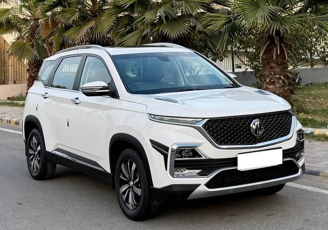 https://images10.gaadi.com/usedcar_image/4509605/original/processed_53c1bd5cea9f280ac83502ad76d1f967.jpeg?imwidth=6400