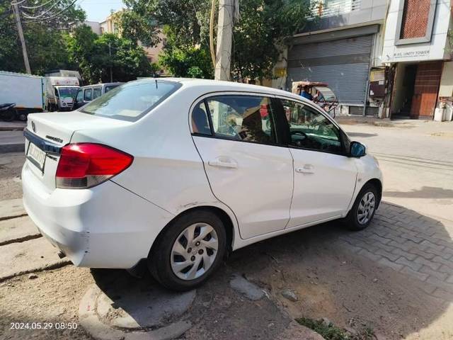 https://images10.gaadi.com/usedcar_image/4509610/original/processed_72076ef8-488c-4acb-981e-bf5a615f8acd.jpg?imwidth=6402