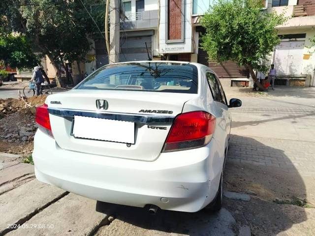 https://images10.gaadi.com/usedcar_image/4509610/original/processed_e1910171-ecce-4c18-8214-4f13a4fbb475.jpg?imwidth=6400