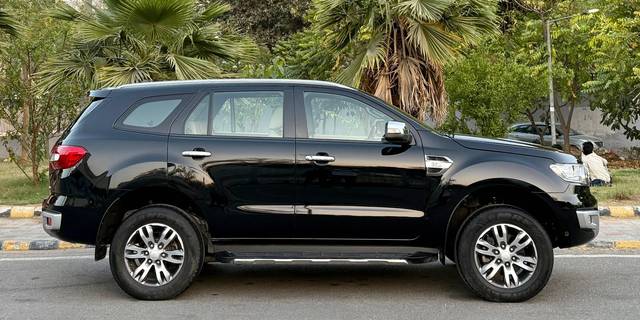 https://images10.gaadi.com/usedcar_image/4509613/original/processed_3a8444875753776543fc7495893e6348.jpeg?imwidth=6401