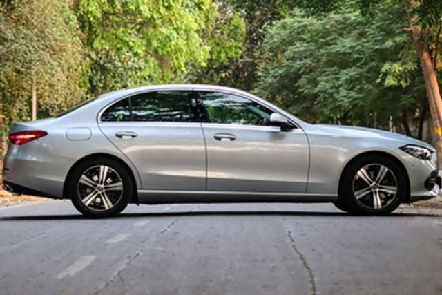 https://images10.gaadi.com/usedcar_image/4509617/original/2342250805e231265a00e0e436087158.jpg?imwidth=6401