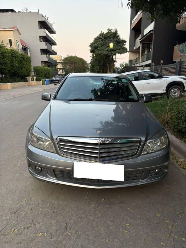 https://images10.gaadi.com/usedcar_image/4509700/original/processed_f3c49ed6-dac4-4542-a932-224749a43507.jpg?imwidth=6400